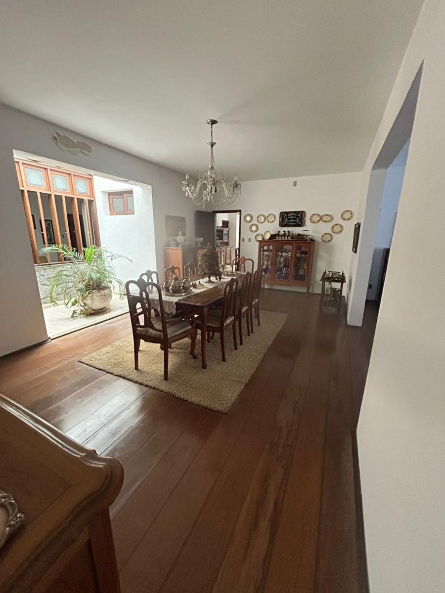 Casa, Centro, 5 Quartos, 0 Vaga, 3 Suítes