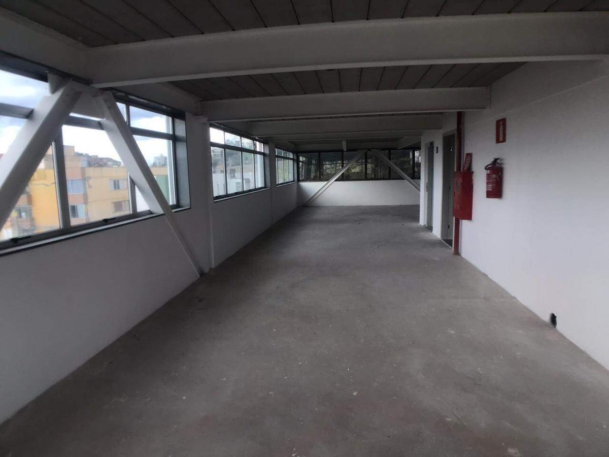 Prédio, Santa Lúcia, 32 Vagas
