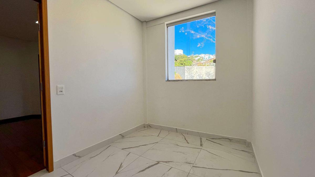 Casa, Estoril, 3 Quartos, 6 Vagas, 1 Suíte