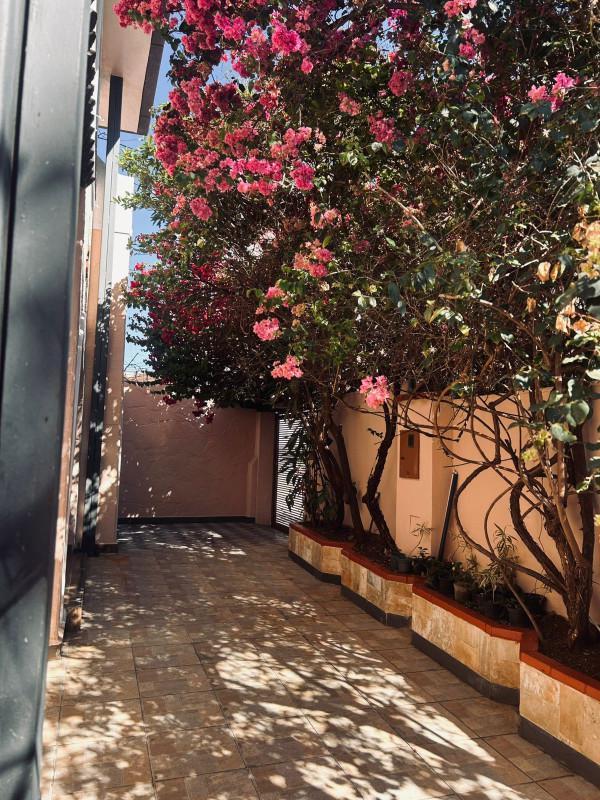 Casa Comercial, Colégio Batista, 4 Quartos, 3 Vagas, 2 Suítes