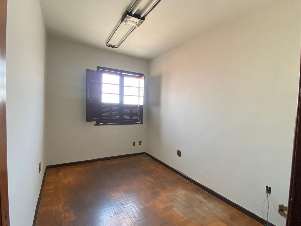 Casa, Floresta, 12 Quartos, 0 Vaga, 2 Suítes
