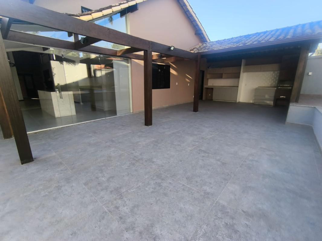 Casa, Trevo, 3 Quartos, 6 Vagas, 2 Suítes