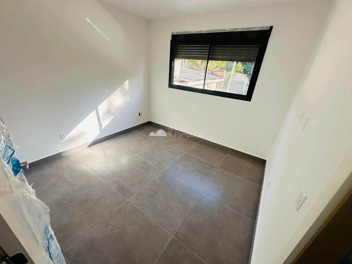 Casa, Santa Branca, 3 Quartos, 2 Vagas, 1 Suíte