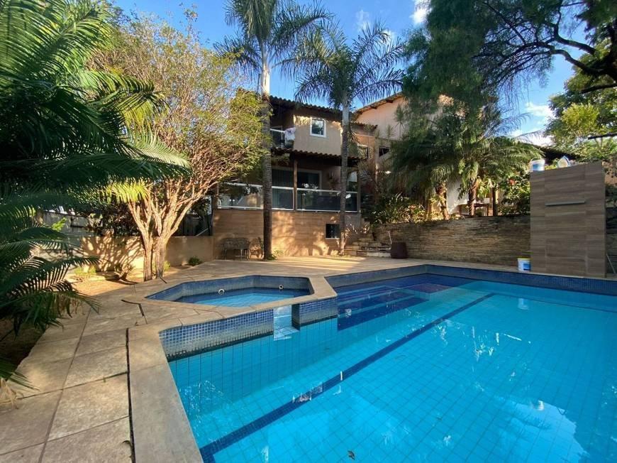 Casa, Trevo, 4 Quartos, 5 Vagas, 2 Suítes