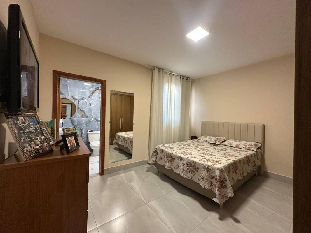 Casa, Barreiro, 2 Quartos, 2 Vagas, 1 Suíte