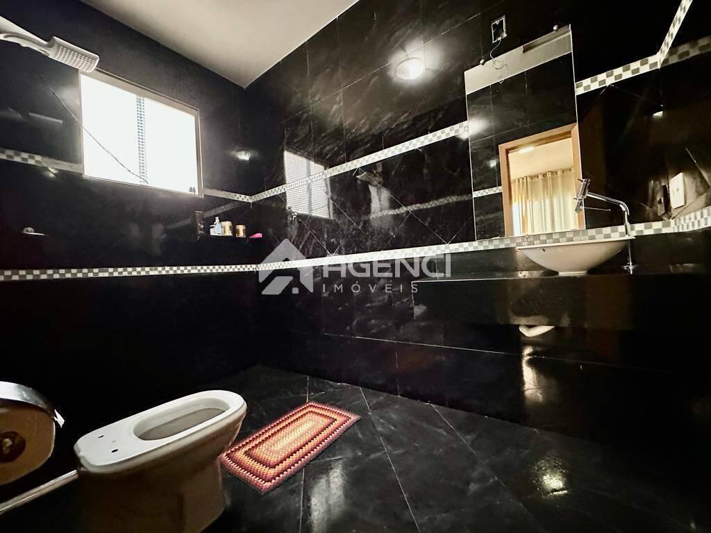 Casa, Cabral, 4 Quartos, 0 Vaga, 1 Suíte