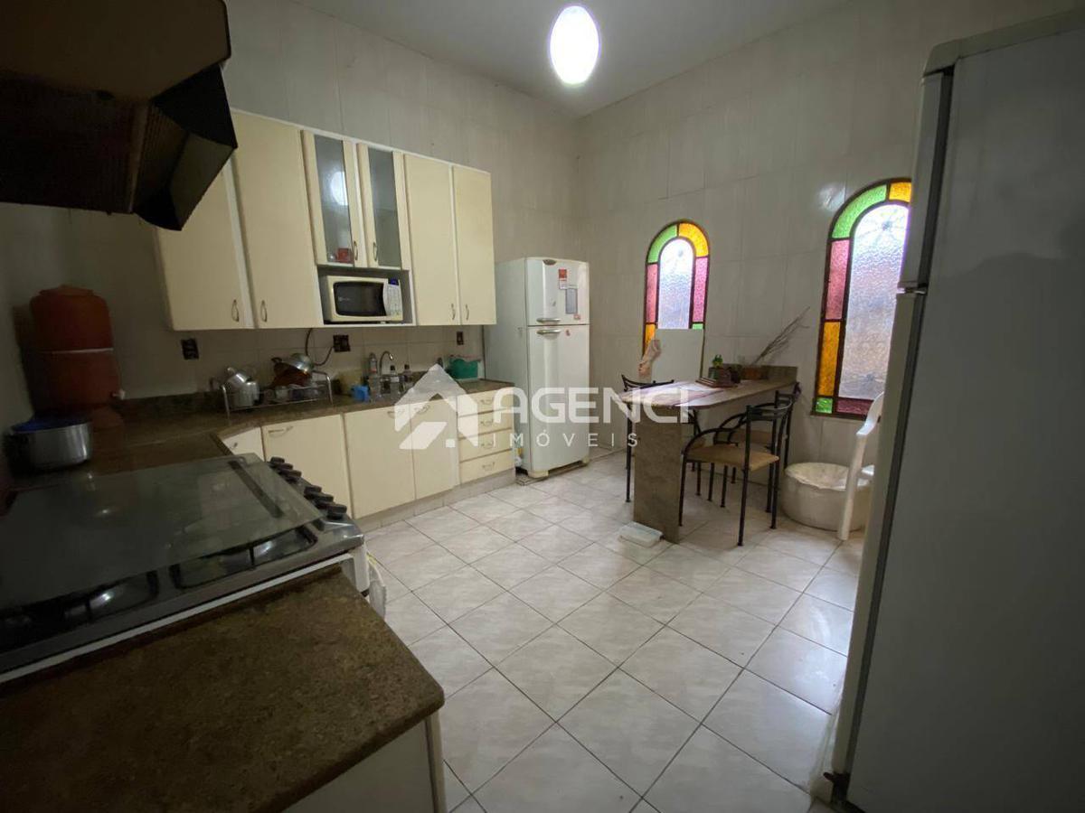 Casa, Camargos, 3 Quartos, 0 Vaga, 1 Suíte