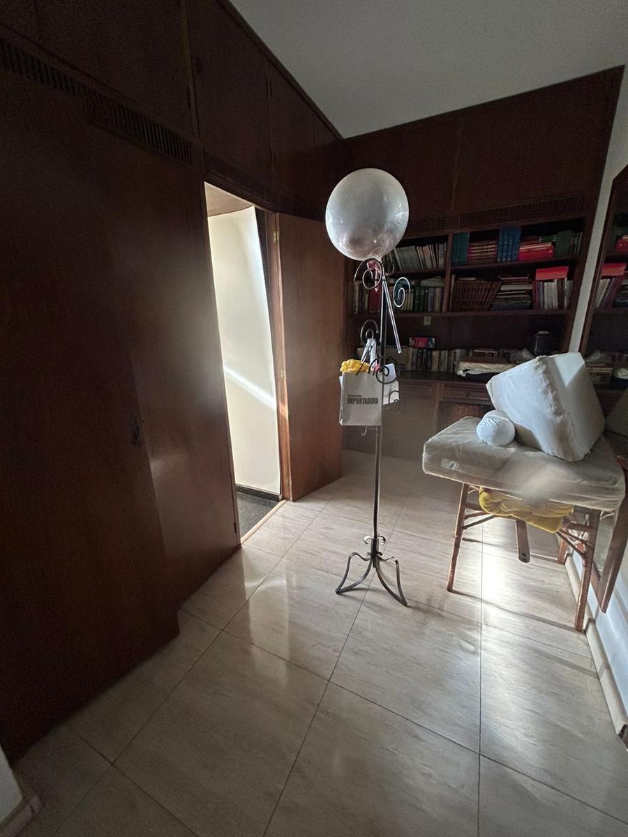 Casa, Centro, 5 Quartos, 0 Vaga, 3 Suítes
