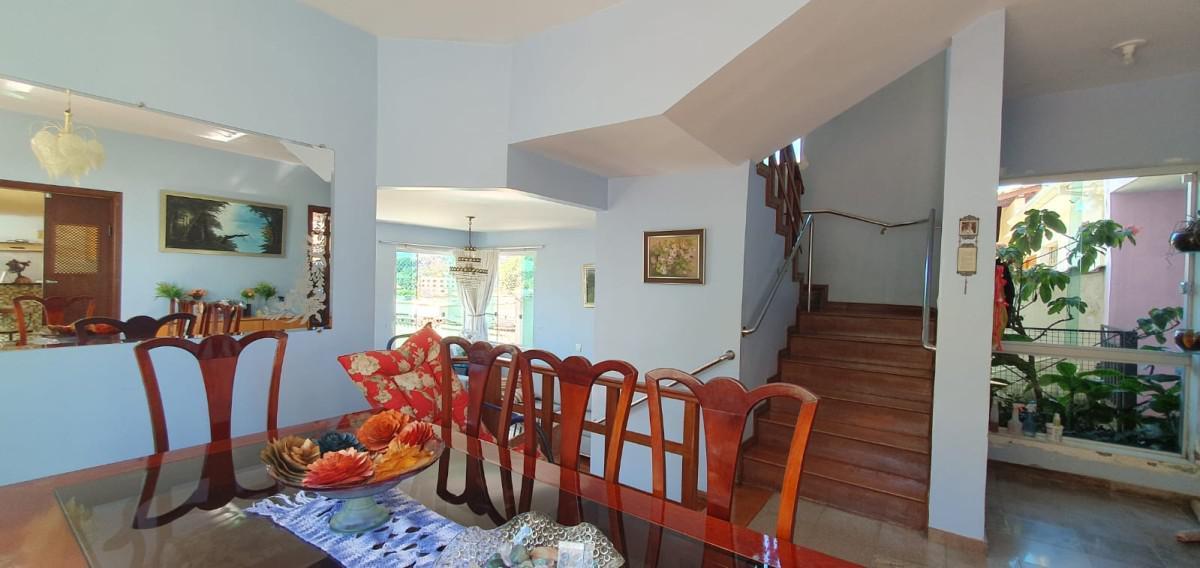 Casa, João Pinheiro, 5 Quartos, 4 Vagas, 1 Suíte