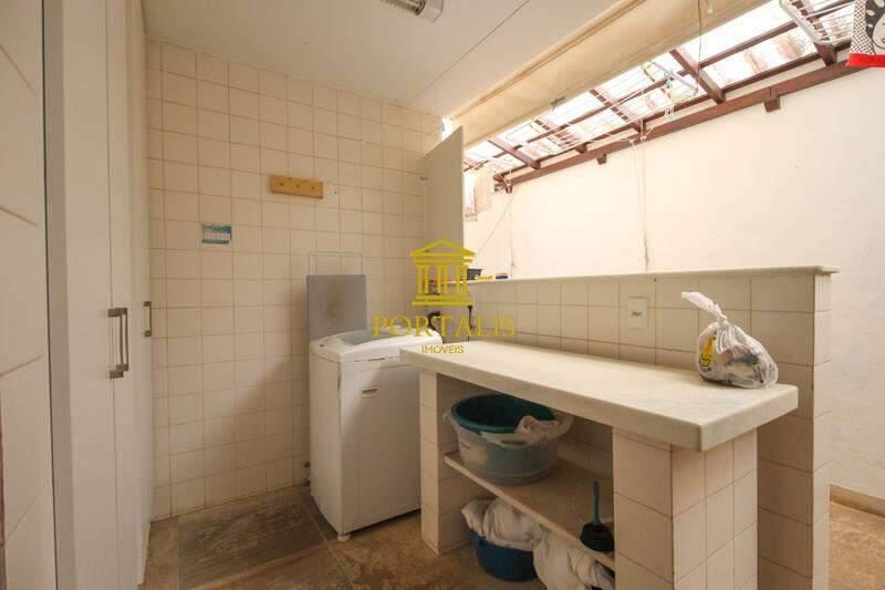 Casa, Serra, 4 Quartos, 5 Vagas, 1 Suíte