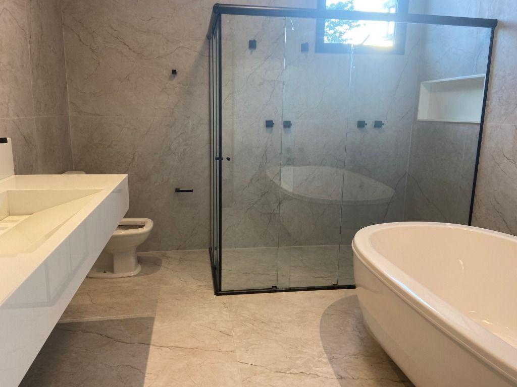 Casa, Condomínio Alphaville, 4 Quartos, 4 Vagas, 4 Suítes