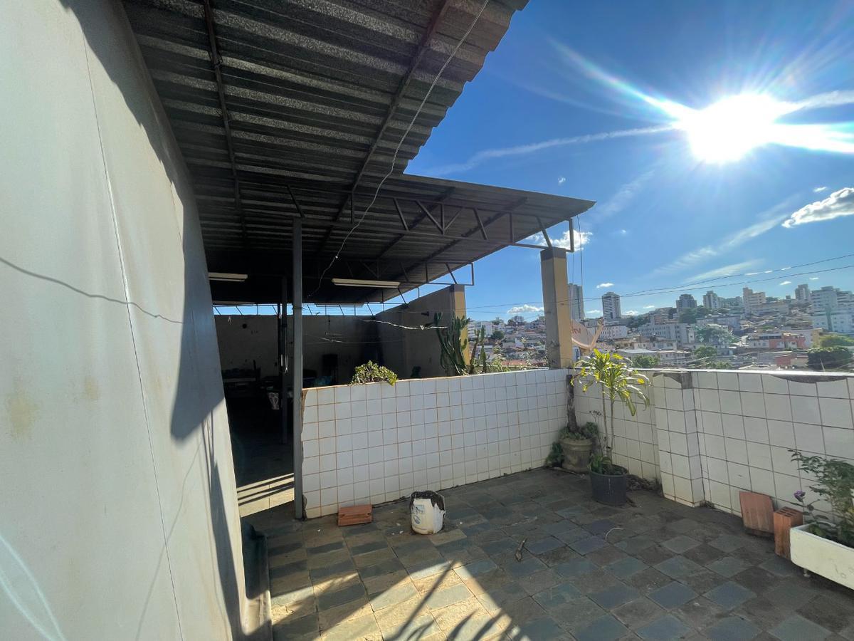 Casa, Sagrada Família, 6 Quartos, 2 Vagas, 1 Suíte