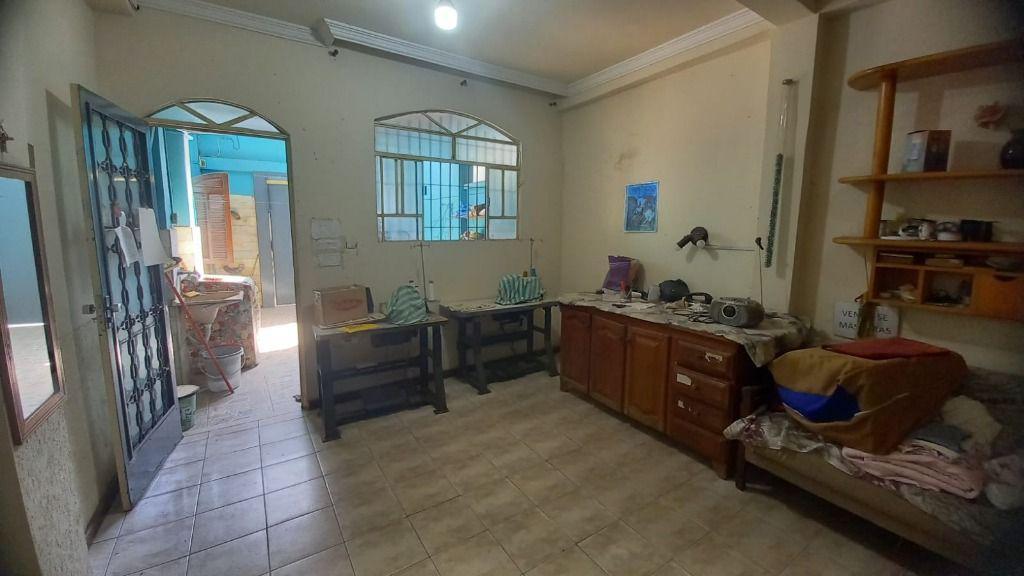 Casa, Centro, 6 Quartos, 0 Vaga, 1 Suíte