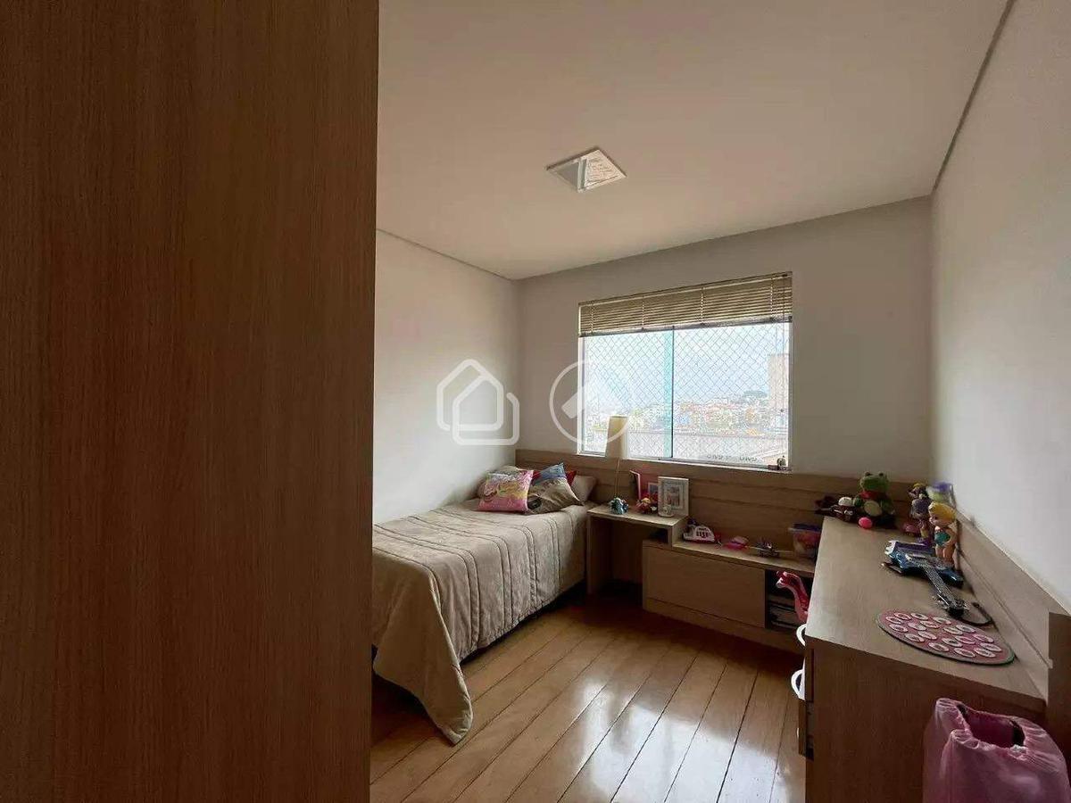 Casa, Estoril, 4 Quartos, 3 Vagas, 1 Suíte