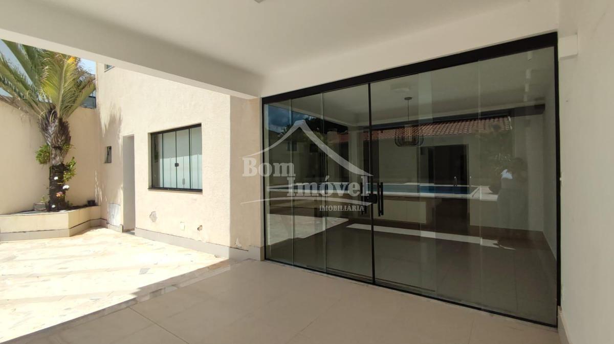 Casa, Centro, 3 Quartos, 4 Vagas, 3 Suítes