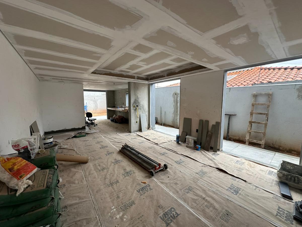 Casa, Fernão Dias, 3 Quartos, 4 Vagas, 1 Suíte