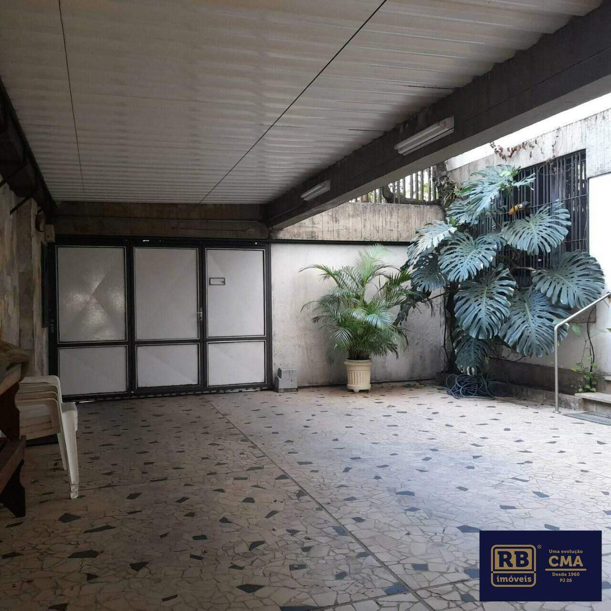 Casa, Funcionários, 5 Quartos, 4 Vagas, 1 Suíte