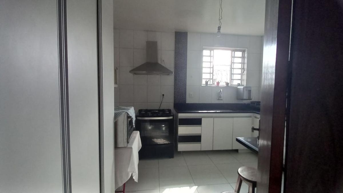 Casa, Cachoeirinha, 5 Quartos, 3 Vagas, 1 Suíte