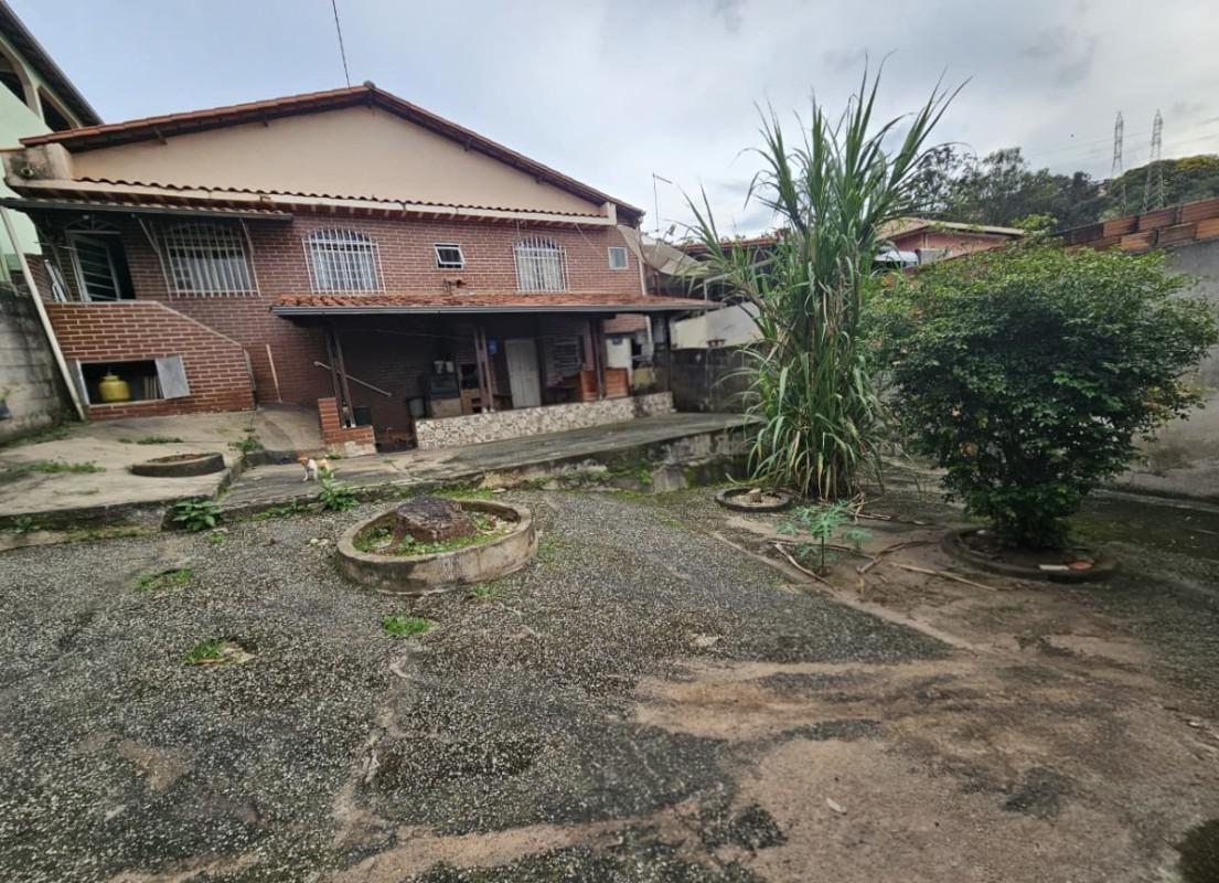 Casa, Novo das Indústrias (barreiro), 3 Quartos, 6 Vagas, 1 Suíte