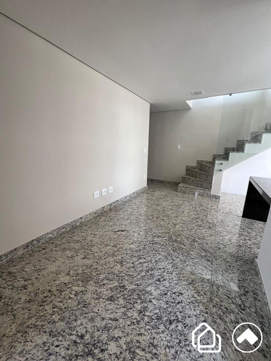 Cobertura, Funcionários, 2 Quartos, 2 Vagas, 2 Suítes