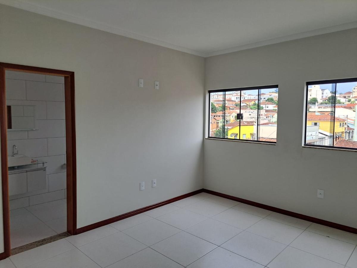 Prédio, Centro, 3 Quartos, 0 Vaga, 1 Suíte
