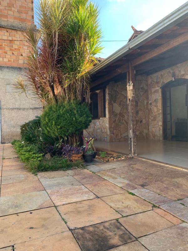Casa, Santa Terezinha, 3 Quartos, 4 Vagas, 1 Suíte