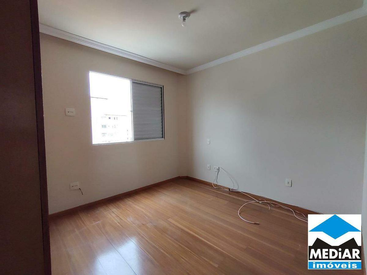 Apartamento, Sagrada Família, 3 Quartos, 2 Vagas, 1 Suíte