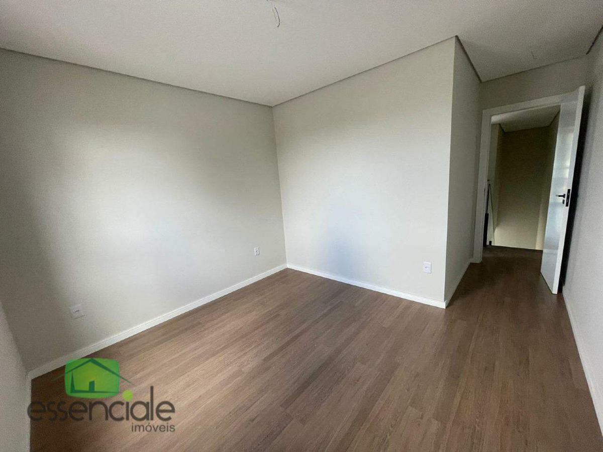 Casa, Centro, 3 Quartos, 2 Vagas, 1 Suíte