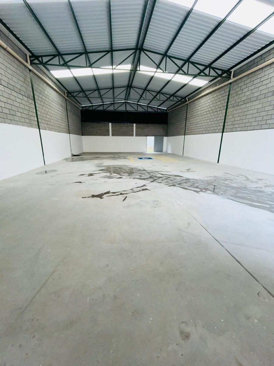 Galpão, São Sebastião, 0 Quarto, 4 Vagas