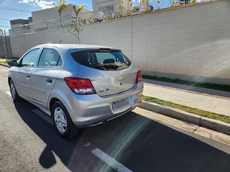 Chevrolet Onix Hatch Joy 1.0 8v Flex 5p Mec.