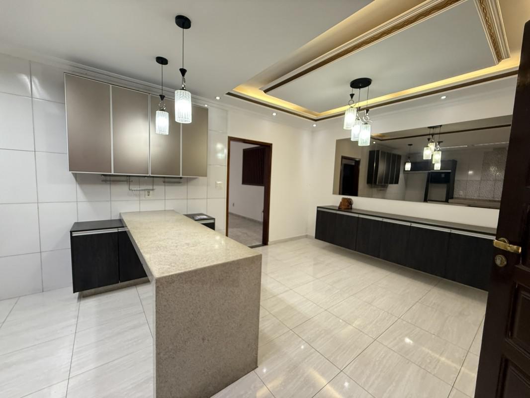 Casa, Bom Retiro, 3 Quartos, 4 Vagas, 1 Suíte