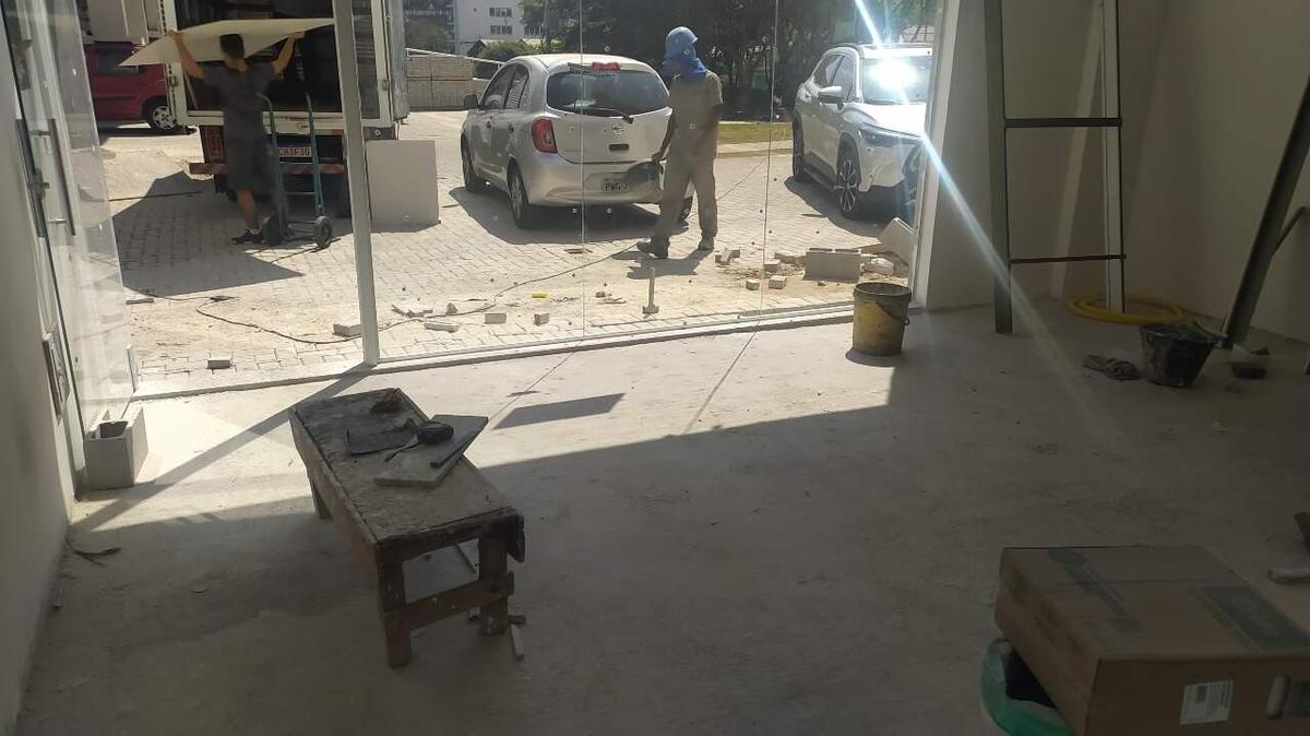 Loja, Estoril, 1 Vaga