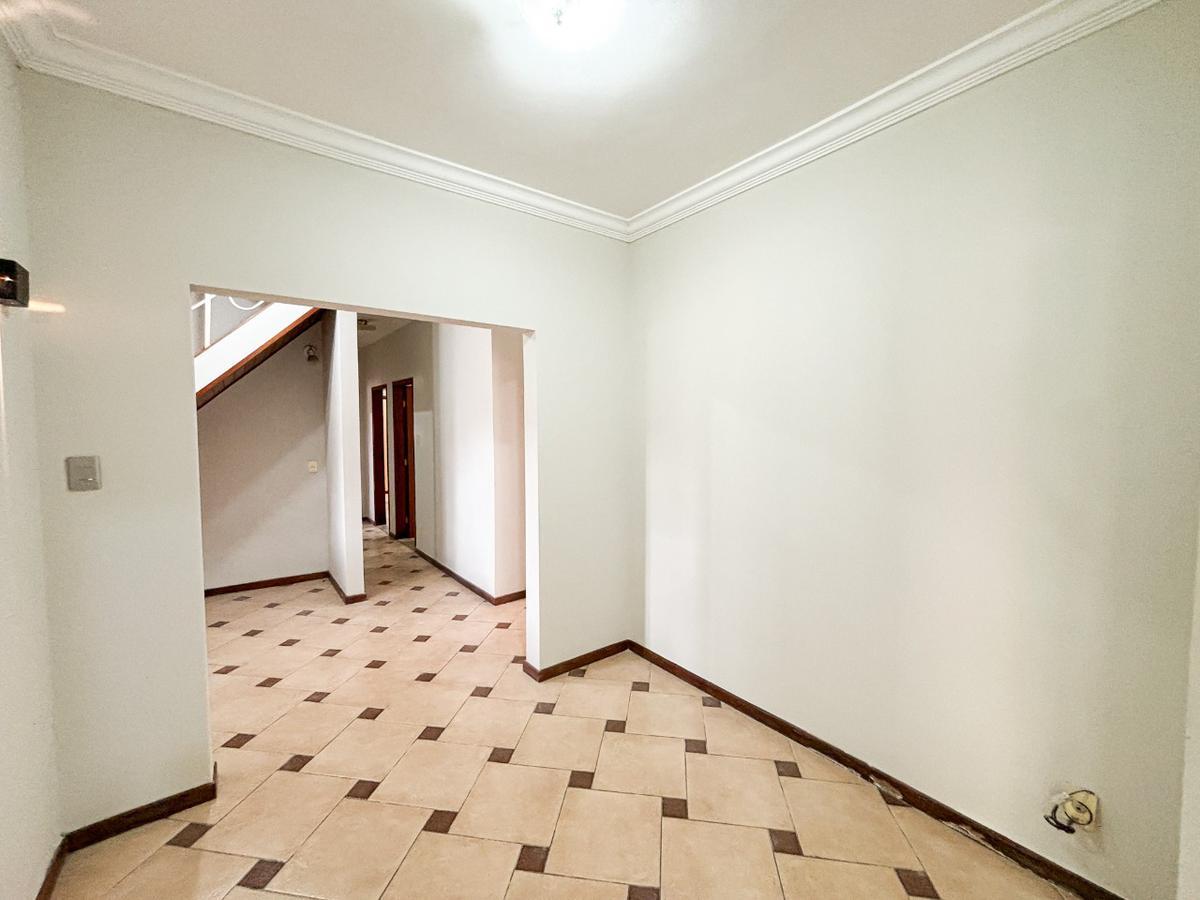 Casa, Três Barras, 5 Quartos, 2 Vagas, 1 Suíte