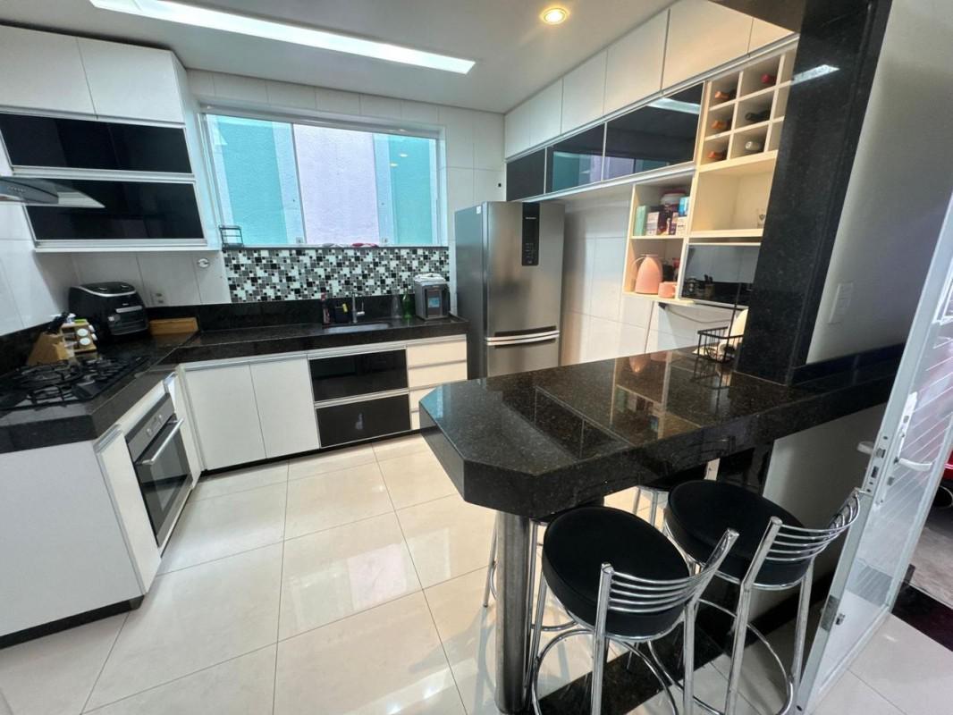 Casa, Planalto, 4 Quartos, 4 Vagas, 1 Suíte