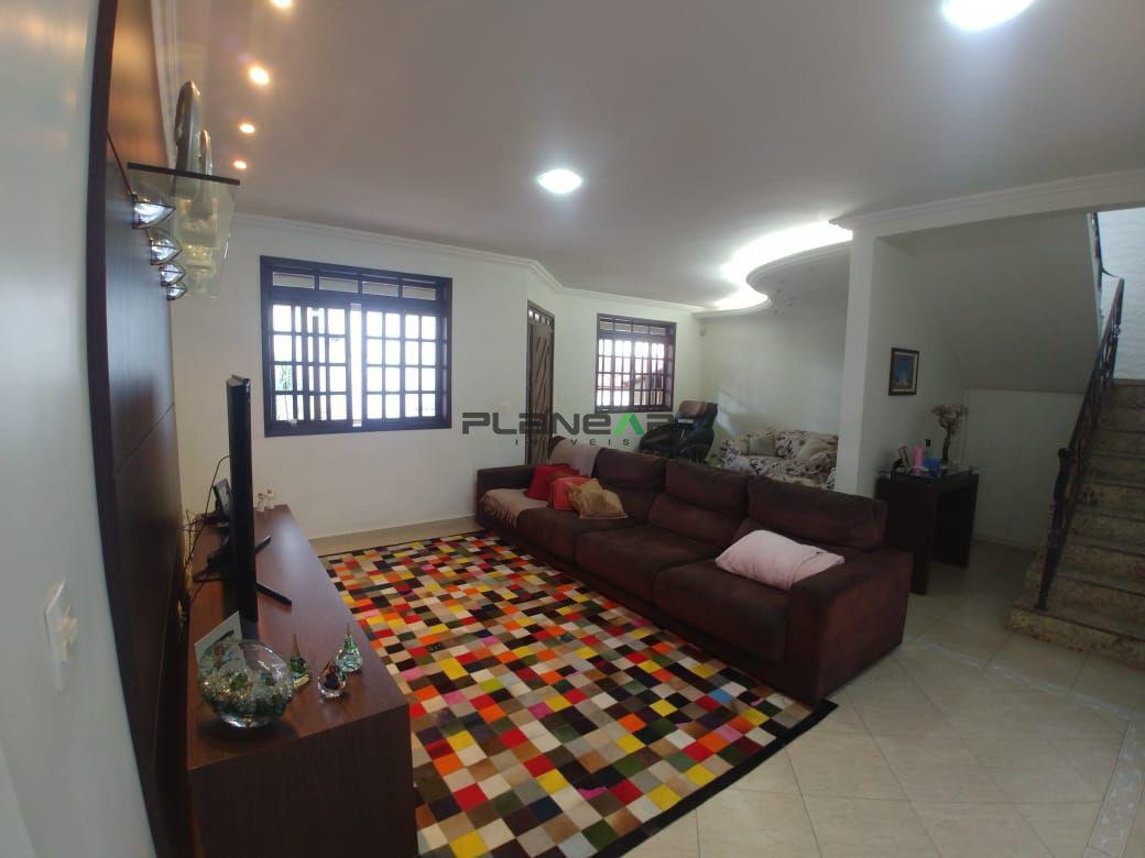 Casa, Jardim Riacho das Pedras, 4 Quartos, 8 Vagas, 1 Suíte