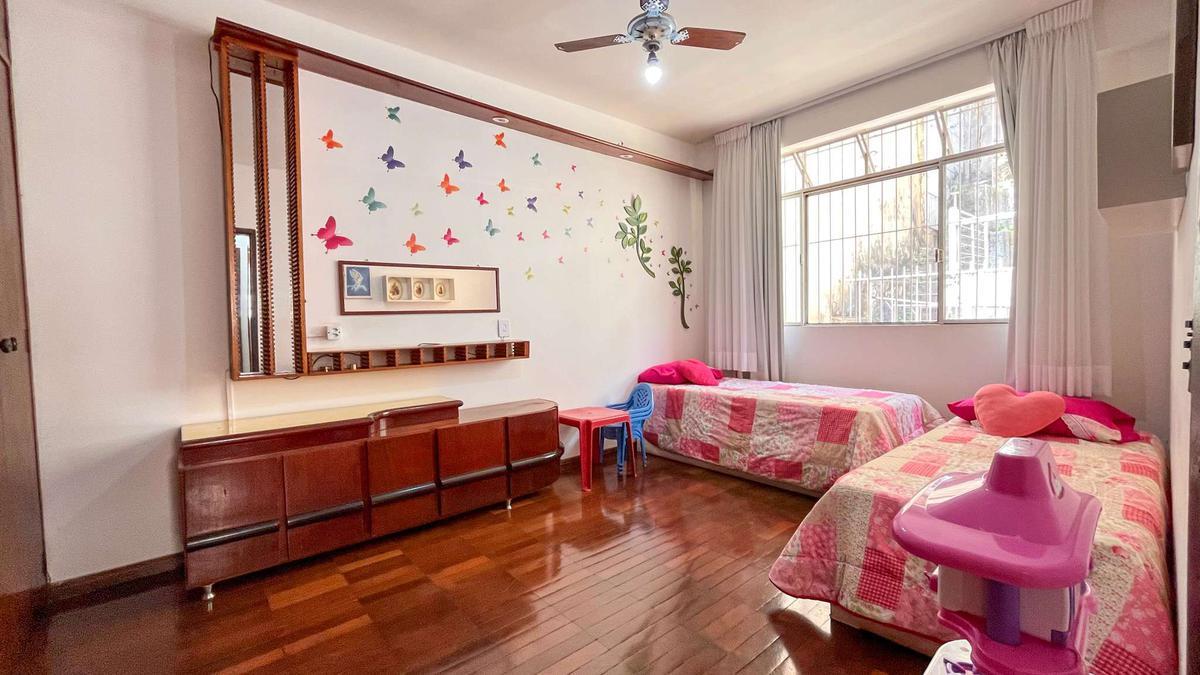 Casa, Serra, 4 Quartos, 2 Vagas, 2 Suítes