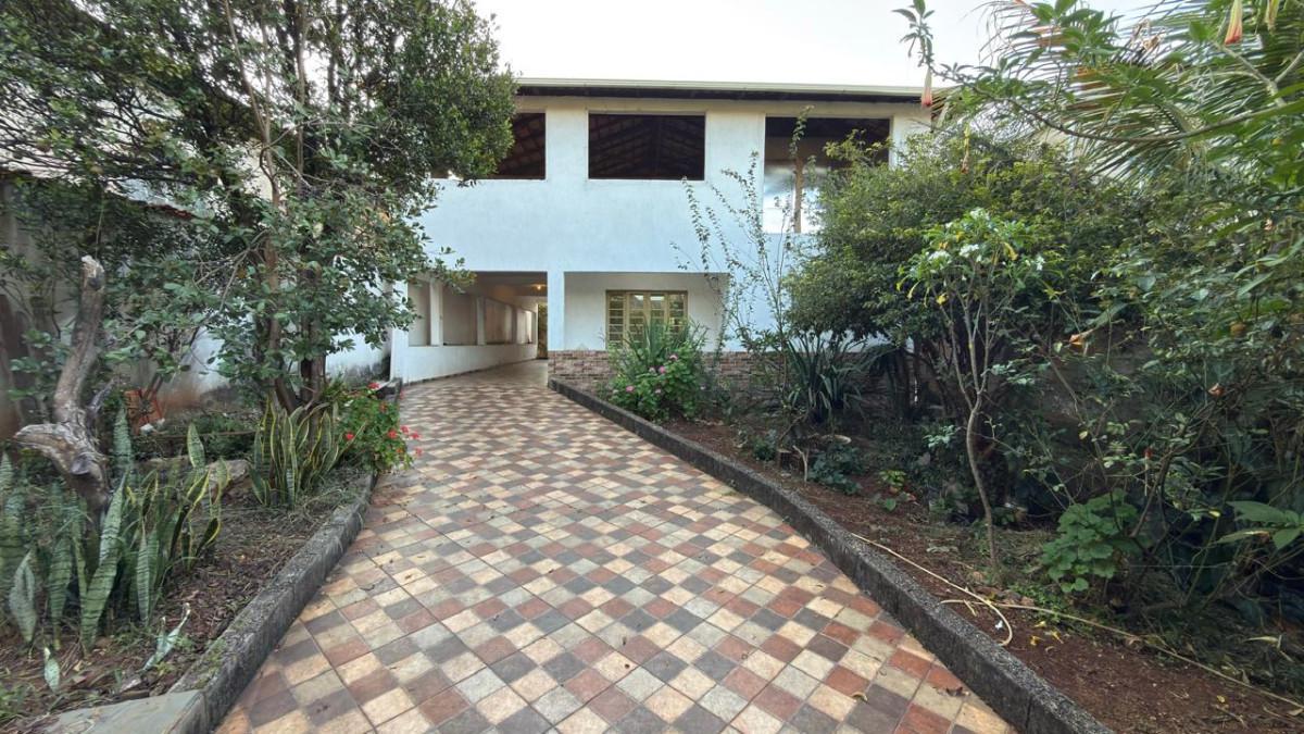 Casa, Tangará, 3 Quartos, 7 Vagas, 1 Suíte
