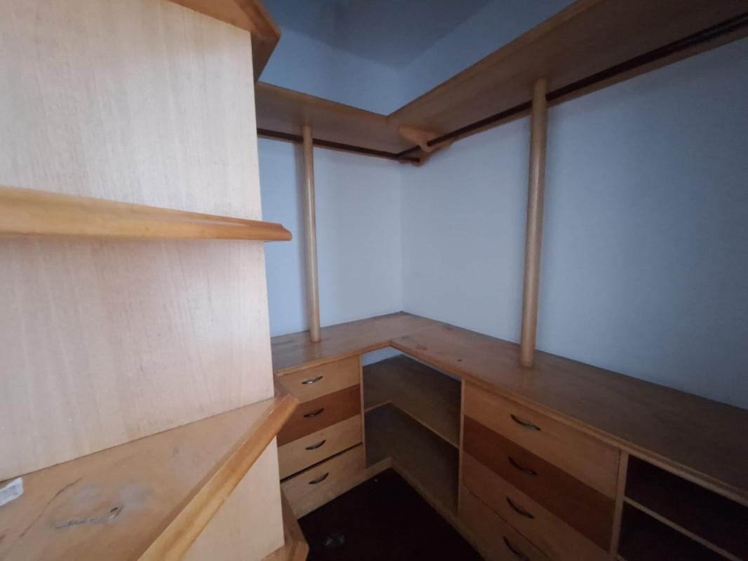Casa, Santa Cruz, 5 Quartos, 1 Vaga, 1 Suíte