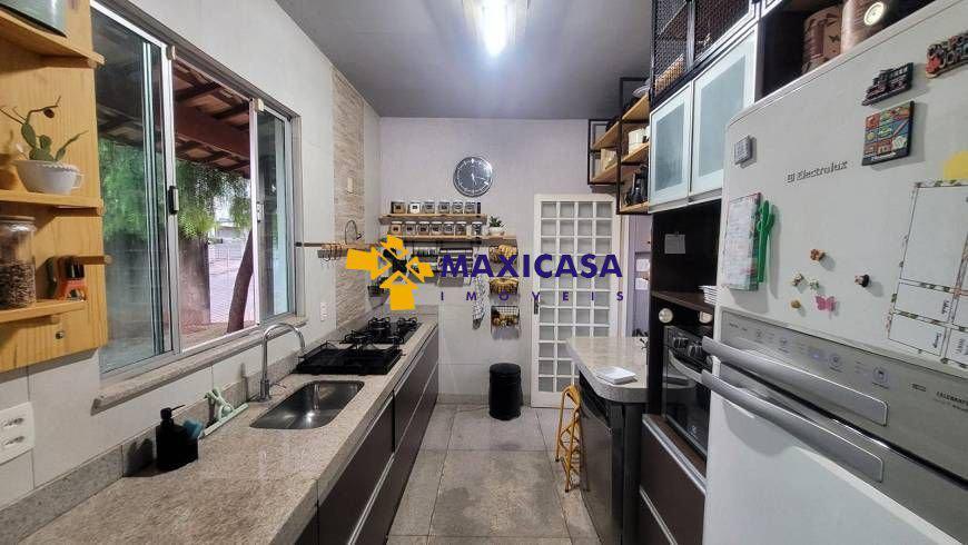 Casa, Trevo, 3 Quartos, 2 Vagas, 1 Suíte