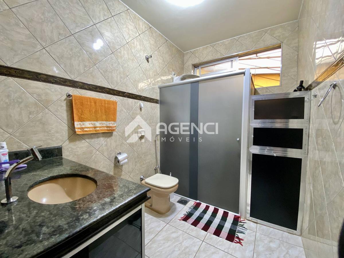 Casa, Santa Maria, 5 Quartos, 0 Vaga, 3 Suítes