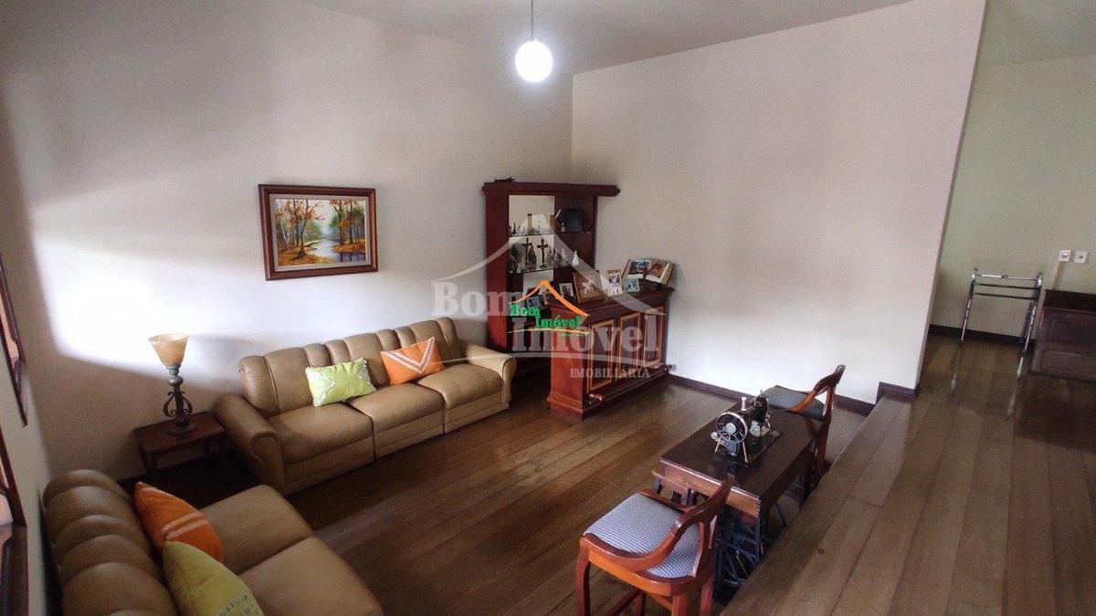 Casa, Centro, 3 Quartos, 3 Vagas, 1 Suíte