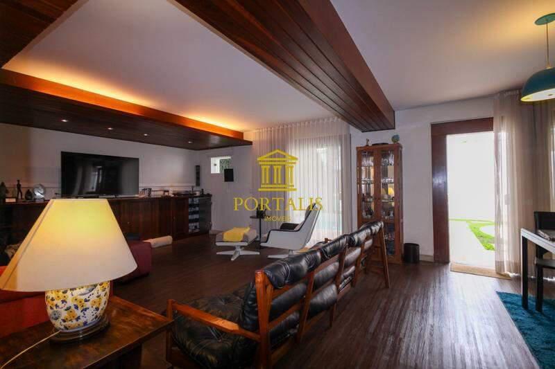 Casa, Serra, 4 Quartos, 5 Vagas, 1 Suíte