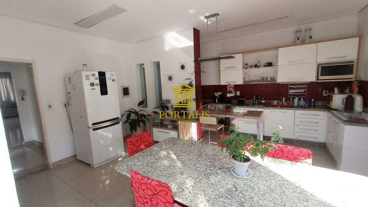 Casa, Colégio Batista, 4 Quartos, 2 Vagas, 2 Suítes