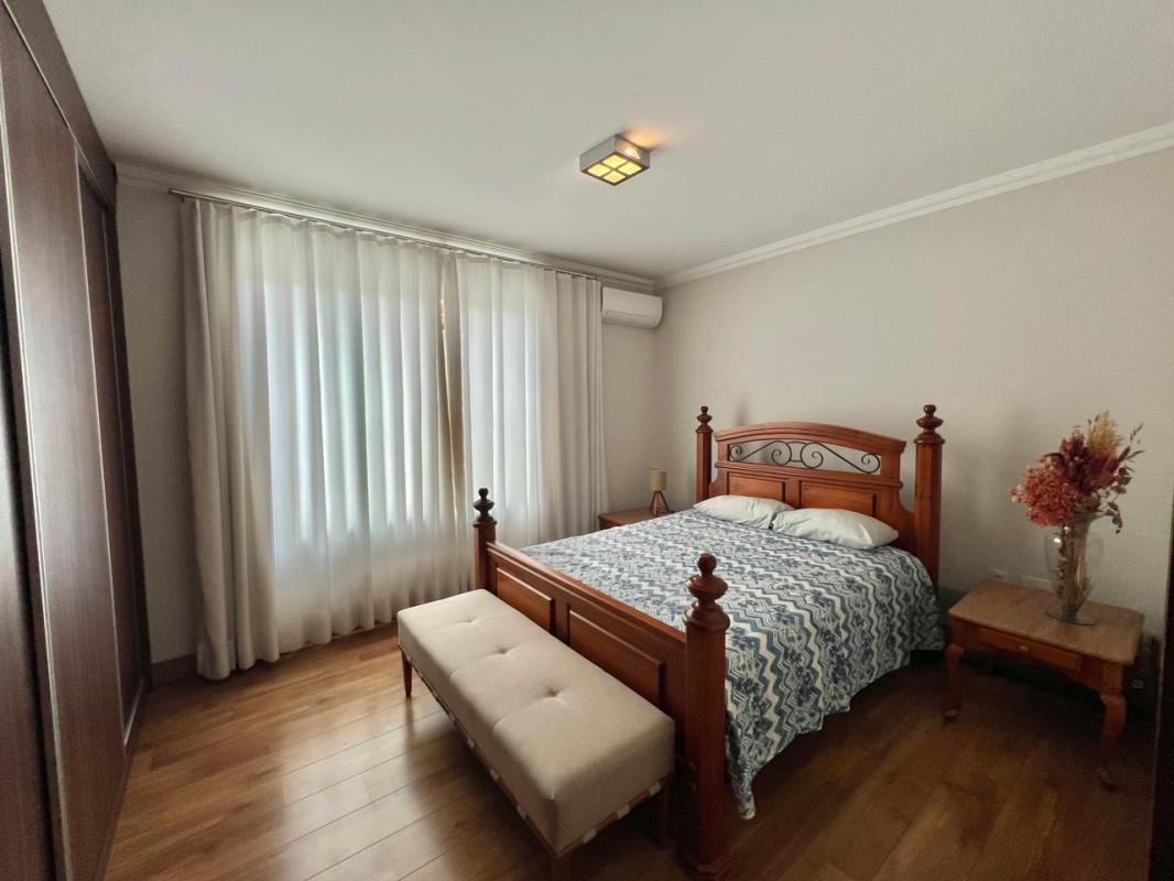 Casa, Castelo, 4 Quartos, 4 Vagas, 1 Suíte