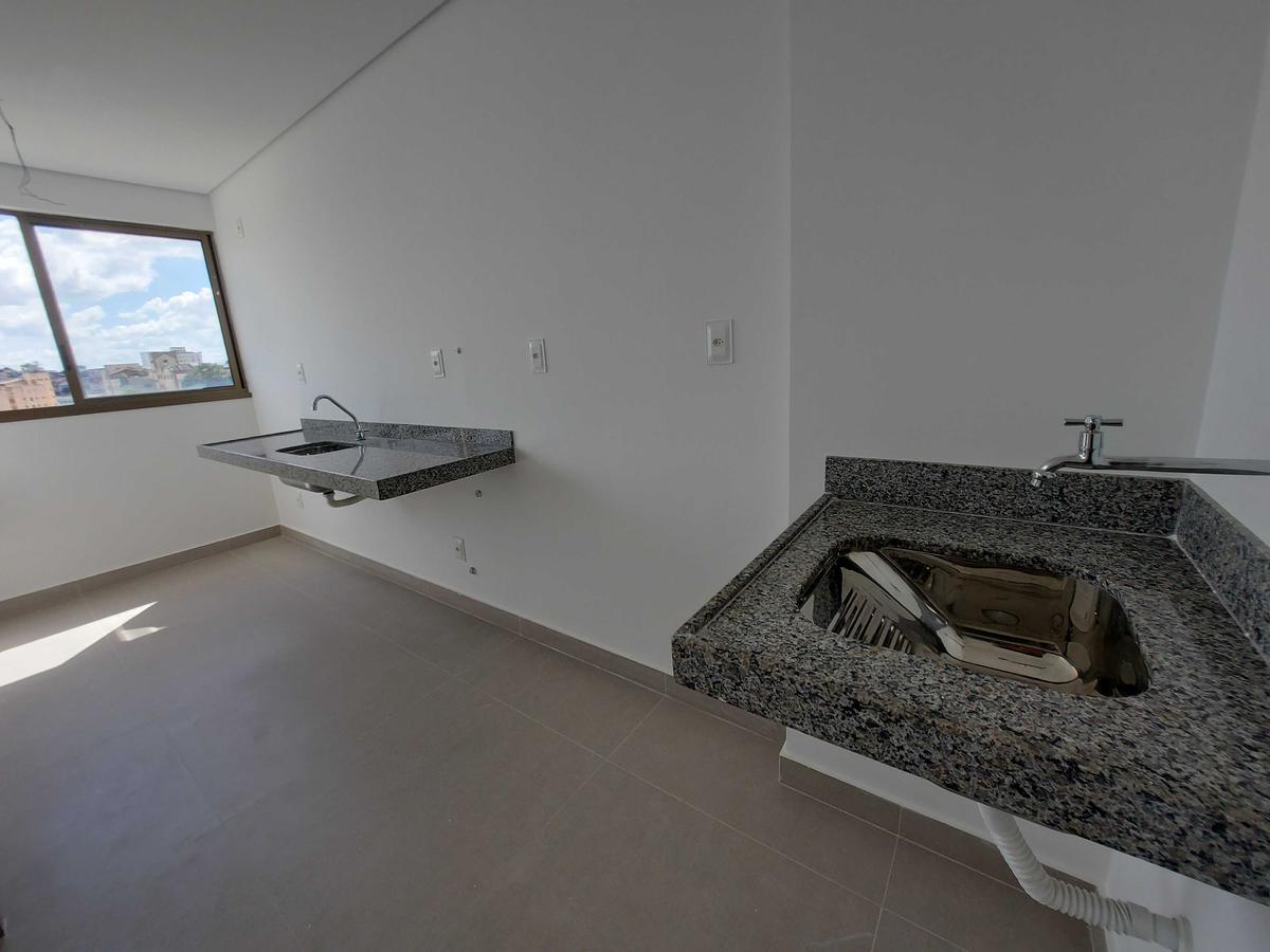 Apartamento, Sagrada Família, 2 Quartos, 2 Vagas, 1 Suíte