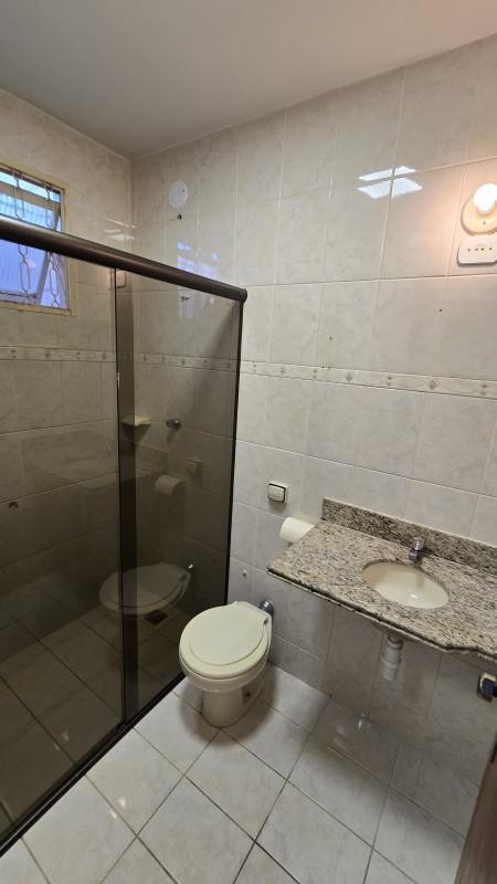 Casa, Castelo, 4 Quartos, 2 Vagas, 1 Suíte