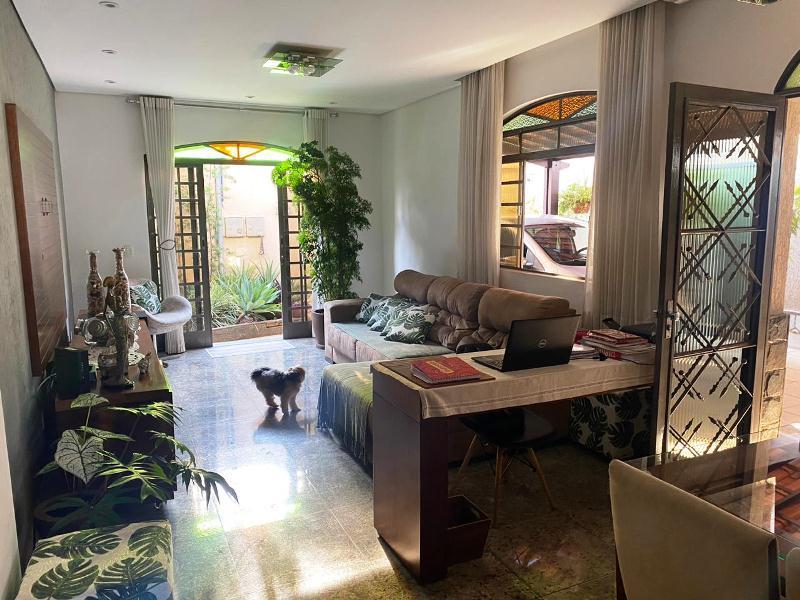 Casa, João Pinheiro, 3 Quartos, 5 Vagas, 1 Suíte