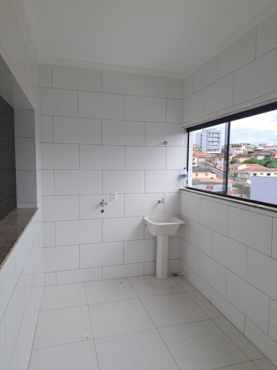 Prédio, Centro, 3 Quartos, 0 Vaga, 1 Suíte
