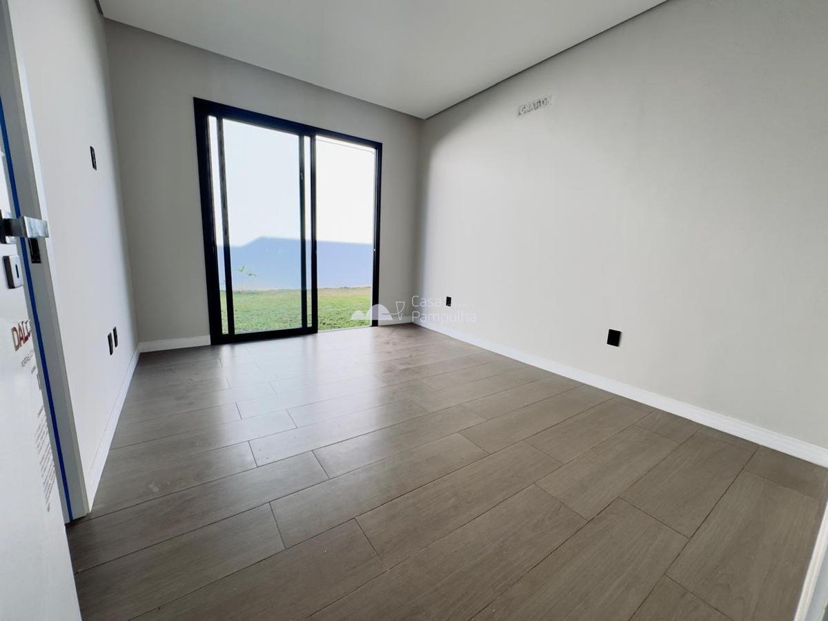 Casa, Trevo, 4 Quartos, 3 Vagas, 3 Suítes