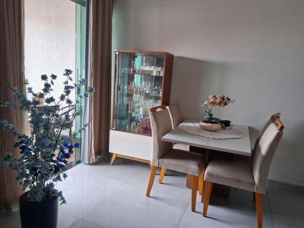 Casa, Industrial, 3 Quartos, 5 Vagas, 1 Suíte